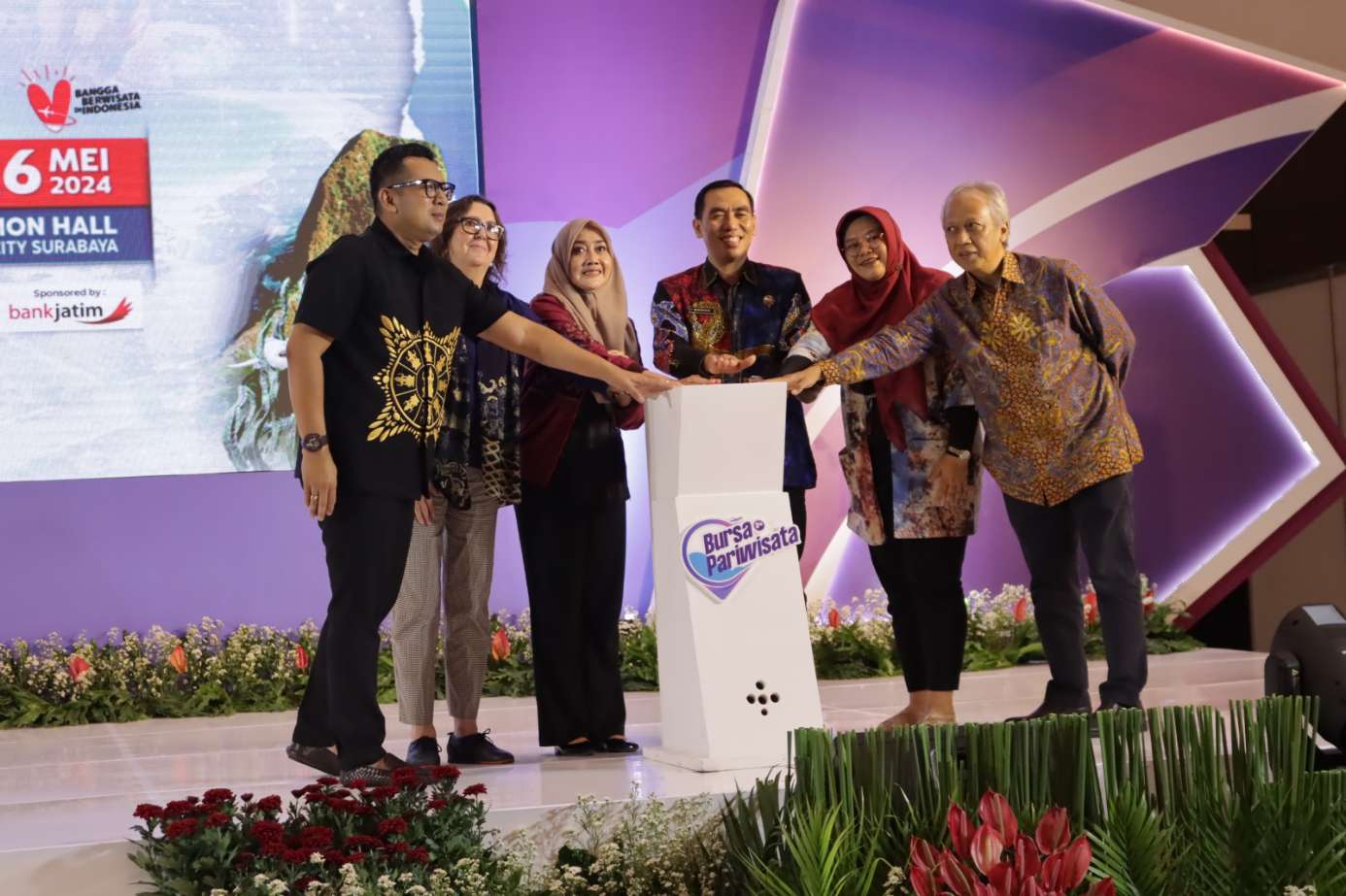 17164719142336946512040832712987 Copy 1386x923