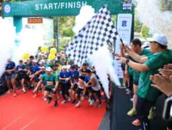Pj Gubernur Jatim Berangkatkan Ribuan Pelari Even Surabaya Medic Air Run 2024