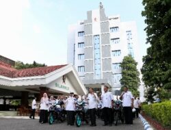 Pemkab Bojonegoro Memberikan Motor Dinas Petugas Pemungutan Pajak