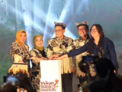 Pj Gubernur Jatim Apresiasi Pekan Batik Daerah yang Digelar Bojonegoro,