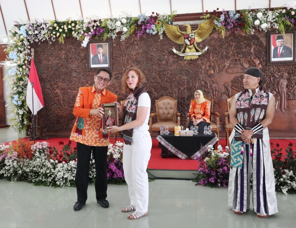 17215515125159030549368999688002 Copy 600x462
