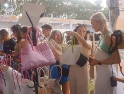 Souvenir Shopping Delegasi 8 Negarai B-TIFF 2024 Borong Produk UMKM Bojonegoro