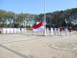 Pemkab Bojonegoro Kibarkan Bendera Merah Putih Ukuran Raksasa Pada Puncak Peringatan HUT RI Ke-79