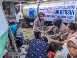 Jelang HUT Lantas 2024, Satlantas Bojonegoro Salurkan Air Bersih Untuk Warga Yang Terdampak Kekeringan