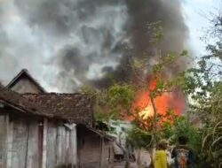 Kerugian Materiil Kebakaran Tiga  Rumah Warga Dusun Sumengko Tondomulo Capai Ratusan Juta Rupiah