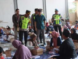 AKBP Mario Prahatinto Tinjau Keamanan Logistik Pemilu Di Kantor KPU Bojonegoro