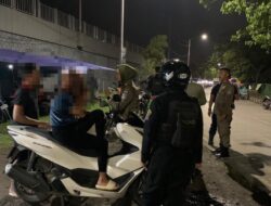 Satpol PP Kota Surabaya Tertibkan Warkop Dibawah Jembatan Suramadu, Amankan 16 Muda-Mudi