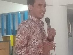 Merawat Kebohongan