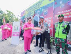 Bhayangkari Cabang Bojonegoro Sambangi Pos Pam Dan Pos Yan Pengamanan Nataru 2024