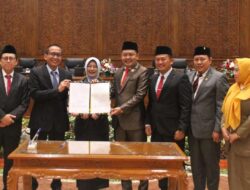 DPRD Bojonegoro Gelar Rapat Paripurna Penetapan Bupati Dan Wakil Bupati Bojonegoro Terpilih Periode 2025-2030