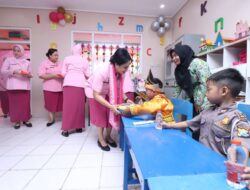 Wakil Ketua PYKB Daerah Jatim Bagikan Makan Bergizi Gratis Di Bojonegoro