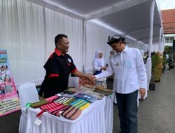 Usai Musrenbang Bupati dan Wakil Bupati Bojonegoro Ajak Para Tamu untuk Belanja Produk UMKM