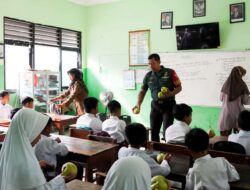 Babinsa Kodim 0813 Bojonegoro Kawal Pendistribusian MBG