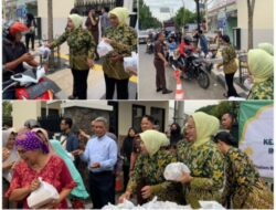 Kejaksaan Negeri Bojonegoro Berbagi Takjil Untuk Pengguna Jalan