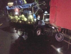 Satu Korban Meninggal Dunia Laka Lantas Sepeda Motor Roda Tiga vs Truk Bermuatan Pasir