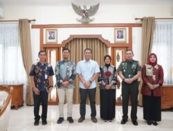 Tanggapi Keluhan Petani, Bupati Wahono Gelar Pertemuan Dengan. BULOG