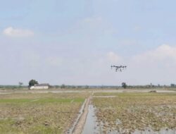 Bupati Wahono Hadirkan Drone Penyemprot Gratis Solusi Nyata Bagi Petani Bojonegoro