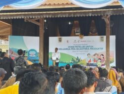 Bupati Bojonegoro Bagikan Puluhan Ribu Ayam Petelur Gratis Kepada Keluarga Prasejahtera