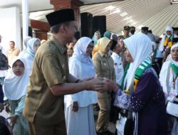 Bupati Bojonegoro Berangatkan 120 Jemaah Calon Haji Kloter 63