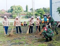 Jajaran Babinsa Kodim Bojonegoro Dukung BBGRM Lakukan Karya Bakti Bersama Masyarakat