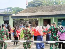 TK/RA Miftakhul Ulum Lamongan kunjungi Markas Koramil Sumberrejo Bojonegoro Kenalkan Profesi TNI