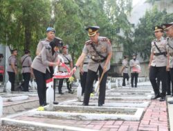 Polres Bojonegoro Gelar Ziarah ke Taman Makam Pahlawan Sambut Hari Bhayangkara ke-79