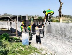 Dukung Program Pemerinta Satgas TMMD 125 Bojonegoro Bangun Pagar SDN Soko IV