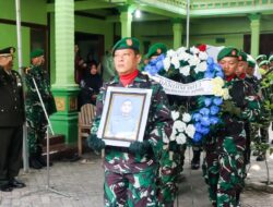 Kasdim 0813 Bojonegoro Pimpin Upacara Pemakaman Jenazah Almarhum Sertu Aripin Babinsa Koramil Ngraho