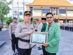Kapolres Bojonegoro Berikan penghargaan Kepada Ponpes Al Rosyid Dan UNUGIRI
