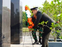 Kodim 0813 Bojonegoro Ziarah Dan Tabur Bunga Sambut Peringatan HUT ke- 80 TNI