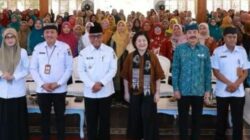 Pakar Gizi Dr. dr. Tan Shot Yen Berbagi Ilmu ke Kader Posyandu