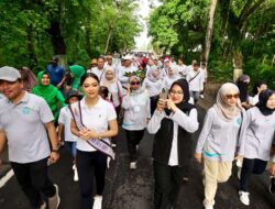 Bersama Putri Indonesia, Bupati Ipuk Dan Ribuan Insan Kesehatan Banyuwangi Parade Edukasi Kesehatan