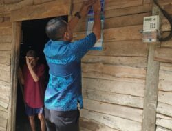 Sudah Berjalan Pamasangan Stiker Miskin Di Rumah KPM Bantuan Sosial Di Bojonegoro
