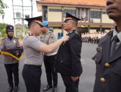 78 Personel Terima Tanda Kehormatan Pengabdian Dari Polres Bojonegoro