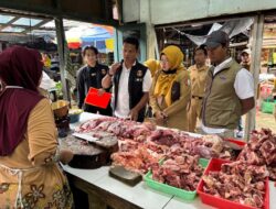 Satgas Saber Polres Bojonegoro Bersama TPID Sidak Harga Sembako