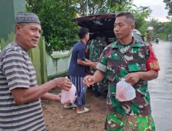 Berkah Ramadhan Babinsa Dan Persit Koramil Kedewan Bojonegoro Bagikan Takjil Gratis