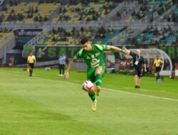 Gol Semata Wayang Gali Freitas Bawa Persebaya Menang Tipis Atas PSM