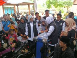 Berkah Ramadan, Gubernur Khofifah Salurkan Berbagai Bansos dan Tali Asih Di Banyuwangi
