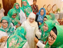 Warga Antusias Terakhir Riyayan di Kediaman Khofifah, Pijakan Semangat Gotong Royong Membangun Jatim Makin Sejahtera