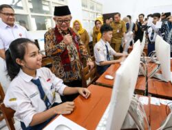 Mendikdasmen Pantau TKA Jenjang SMP Di Surabaya,
