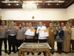 Tingkatkan Respons Cepat Kepolisian, Pemkot Surabaya Serahkan Hibah Rehabilitasi Asrama Koblen