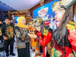 Peringatan Hari Seni Sedunia 2026, Gubernur Khofifah Dorong Seni Jadi Ruang Ekspresi, Penguat Solidaritas, dan Pendorong Ekonomi Kreatif di Jatim
