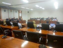 Gelar Rapat gabungan komisi A dan D DPRD Bojonegoro Penanganan Longsor Di Desa Sarirejo Terkendala Ijin BBWS
