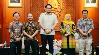 Khofifah Terima Stafsus Presiden, Pastikan UMKM Jatim Adaptif dan Naik Kelas di Era AI