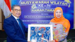 Khofifah Hadiri Musyawarah Wilayah IV IKA UNAIR Sulsel, Tekankan Sinergi Riset dan Konektivitas Indonesia Barat – Timur Berbasis Prinsip No One Left Behind