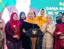 Momentum Hari Kartini 2026, Gubernur Khofifah Salurkan DBHCHT untuk 315 Buruh Rokok dan Bantuan KIP Putri Jawara bagi 300 Perempuan di PT Gelora Djaja Surabaya