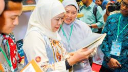 Bangkitkan Semangat Literasi di Hari Buku Sedunia 2026, Gubernur Khofifah Ajak Perkuat Budaya Membaca untuk Wujudkan SDM Berdaya Saing Global