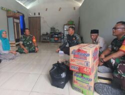 Babinsa Sukosewu Bojonegoro Berikan Bansos Kepada Lansia Korban Penipuan