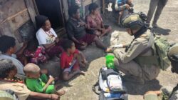 Satgas Damai Cartenz Laksanakan Patroli dan Layanan Kesehatan di Pengungsian Gigobak Sinak, Wujud Nyata Kepedulian kepada Warga