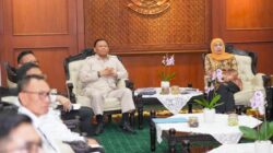 Khofifah Terima Kepala Badan Otorita Pengelola Pantura Jawa, Pastikan Jatim Dukung Percepatan Pembangunan Giant Sea Wall untuk Tekan Risiko Bencana Pesisir Jawa Timur